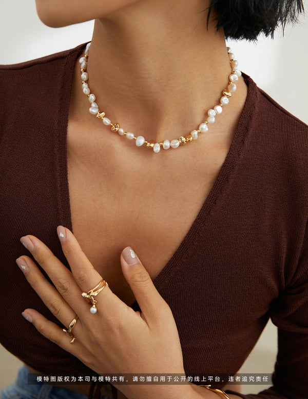 Retro pearl necklace