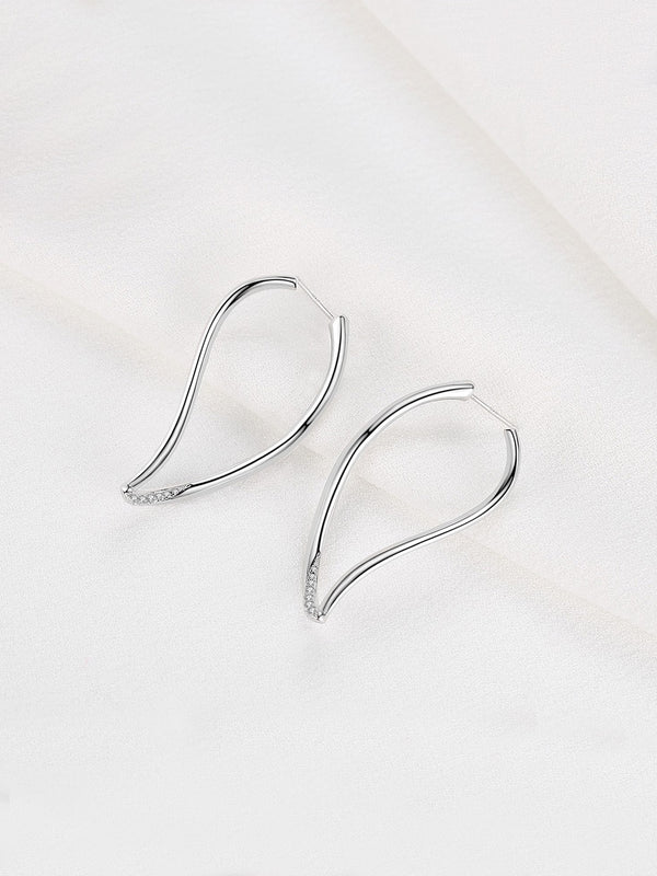Advanced and exaggerated geometric earrings